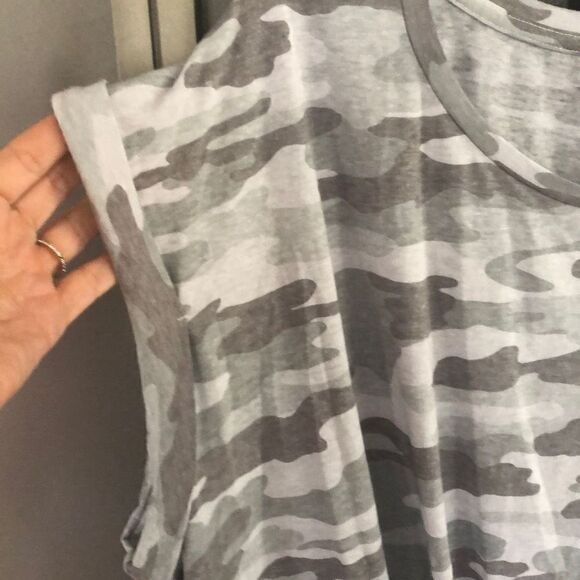 Lucky Brand Soft, camo Twist front sleeveless top size 1X ￼ - Picture 3 of 5